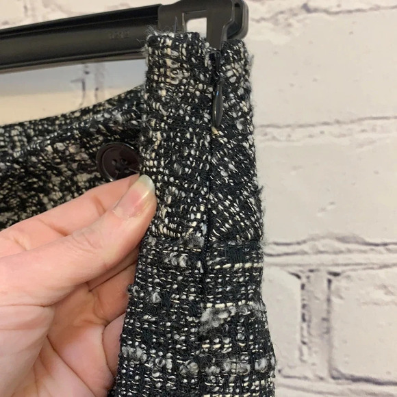 Ann Taylor Black, White and Grey Boucle Tweed Skirt - size 4 - Picture 7 of 7